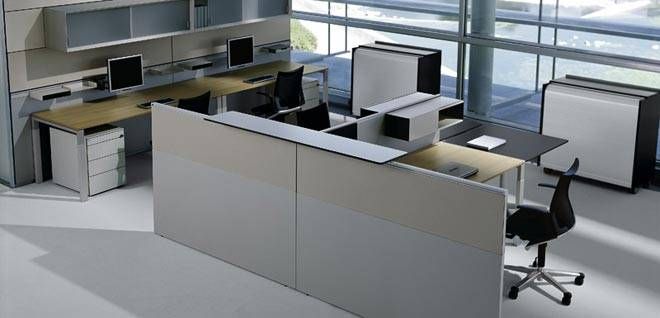 Banque d'accueil par Bene - mobilier de réception modulable design en mélaminé bicolore et verre par DMB Marseille