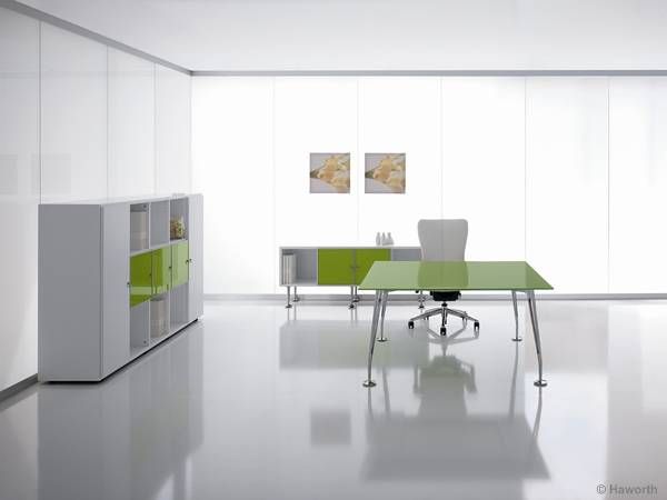 Mobilier de bureau de Direction - Collection Bay de Castelli - Bureau en verre laqué vert