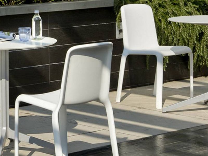 Chaise outdoor polypropylène injecté renforcé de fibre de verre blanc à Marseille