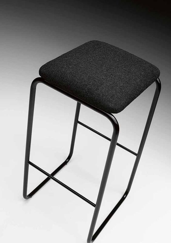 Sharing, MetalMobil - Tabourets en acier